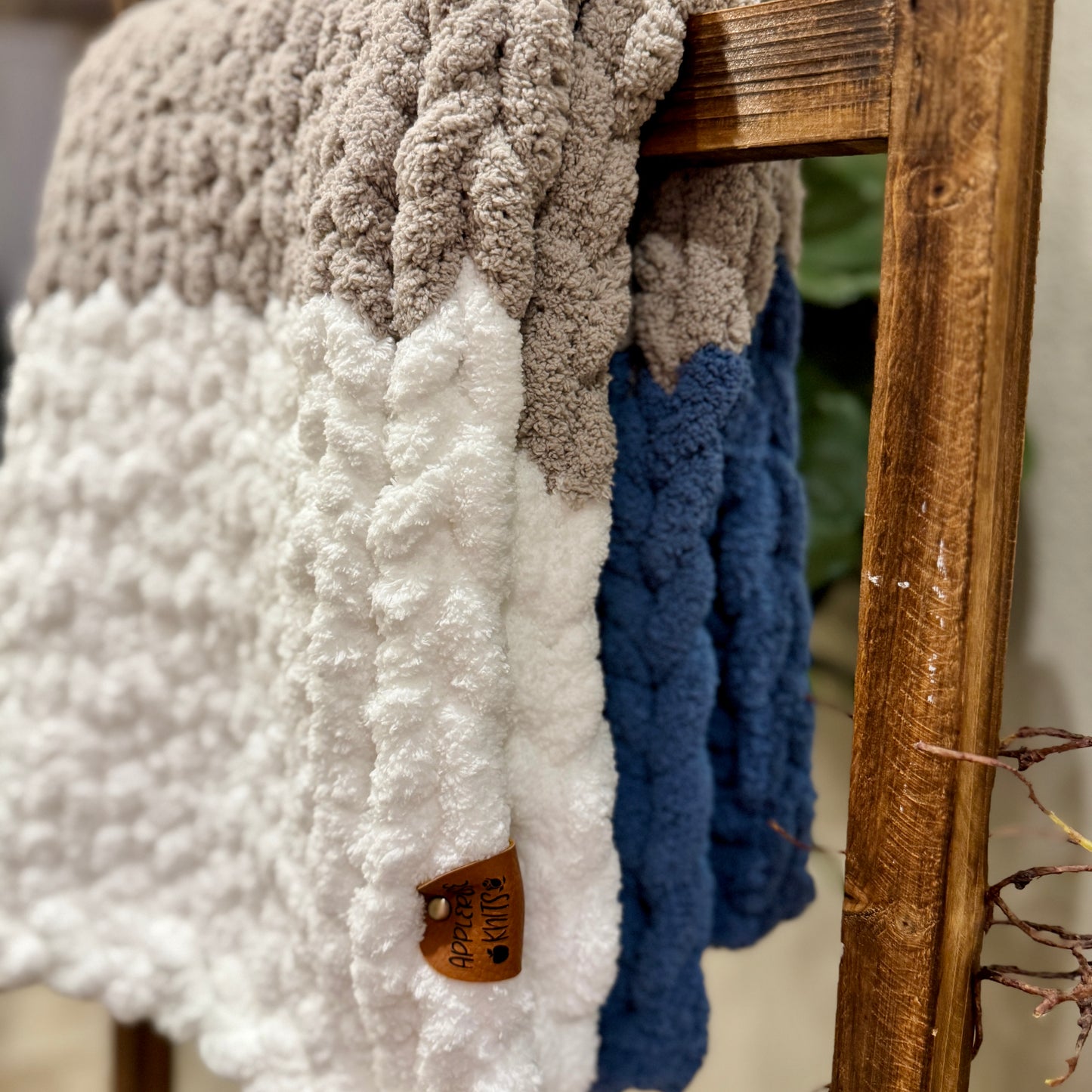 Gnatcatcher Chunky Knit Blanket.