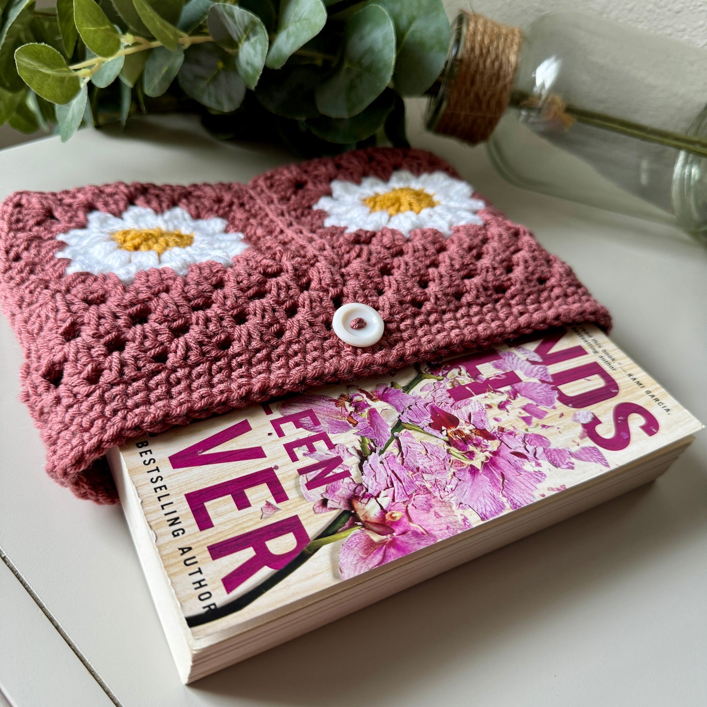 Mauve Daisy Book Sleeve.