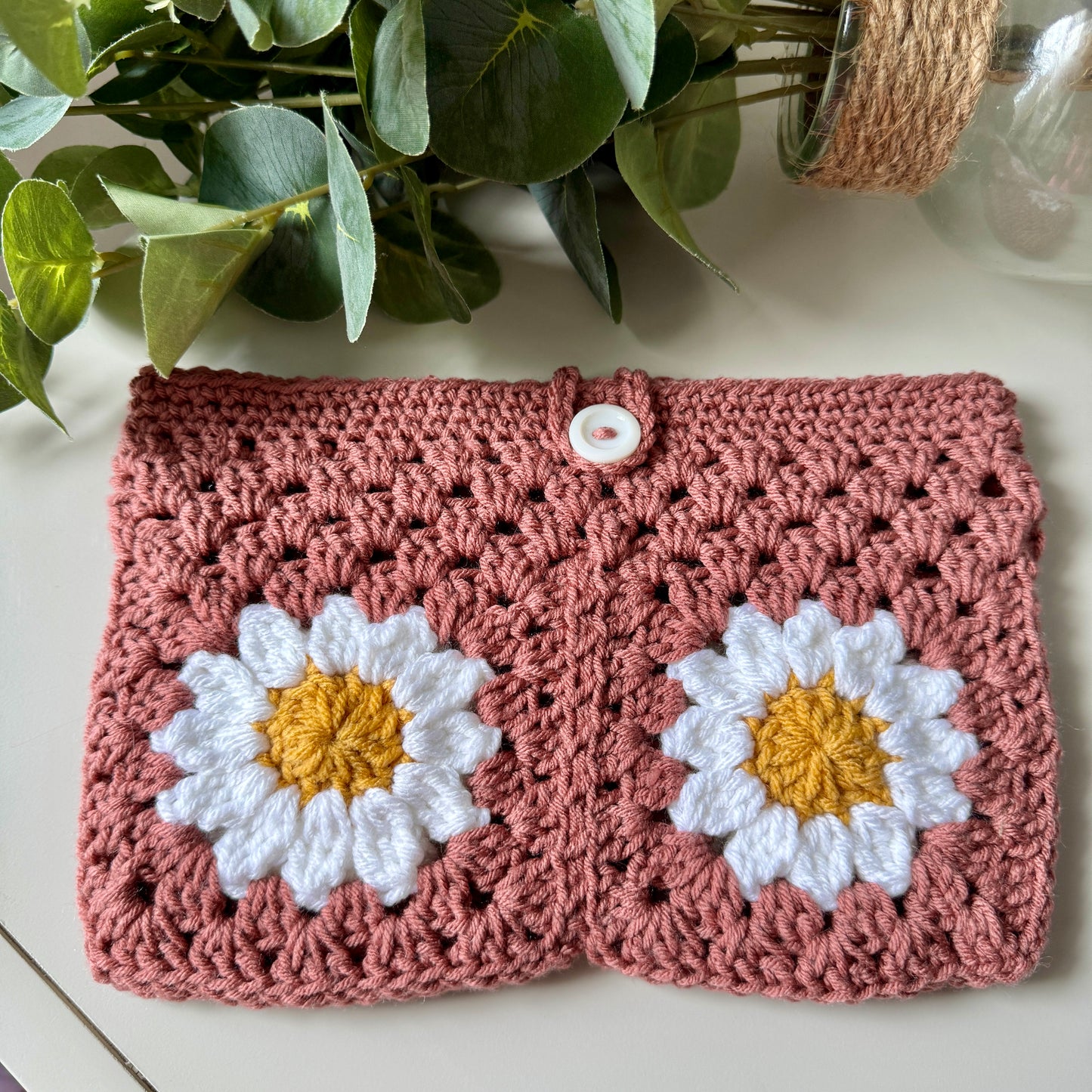 Mauve Daisy Book Sleeve.